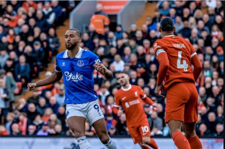 جانب من لقاء ليفربول وإيفرتون